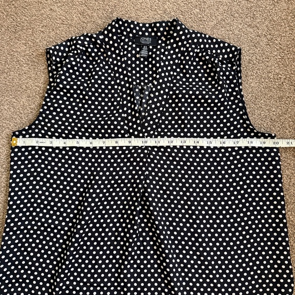 Black and White Polka Dot V-Neck Sleeveless  Top Women’s Medium - Picture 3 of 6